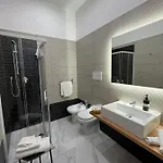 Neve Al Sole Modern Suites Near Metro Materdei In Naples Center
