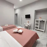 住宿加早餐酒店 Neve Al Sole Modern Suites Near Metro Materdei In Naples Center