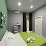 Neve Al Sole Modern Suites Near Metro Materdei In Naples Center 住宿加早餐酒店