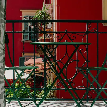 Neve Al Sole Modern Suites Near Metro Materdei In Naples Center 住宿加早餐酒店 4*