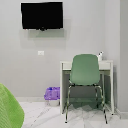 Neve Al Sole Modern Suites Near Metro Materdei In Naples Center