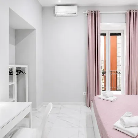 Neve Al Sole Modern Near Metro Materdei In Center Bed & Breakfast