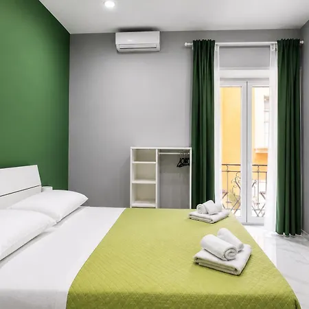 Neve Al Sole Modern Near Metro Materdei In Center Bed & Breakfast